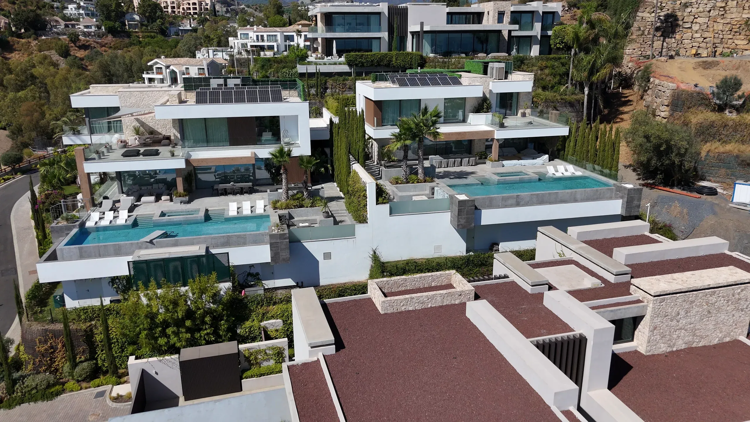 Modern villas with infinity pools and terraces on the hillside – Mijas